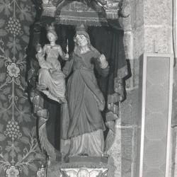 Beeld van Sint-Anna-te-Drieën in de Deinse Onze-Lieve-Vrouwekerk