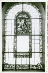 Glasraam van Antonius van Padua in de parochiekerk van Sint-Martens-Leerne