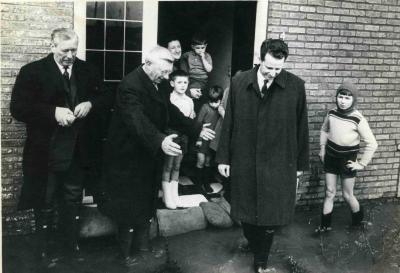 Koning Boudewijn bezoekt Deinze in december 1966
