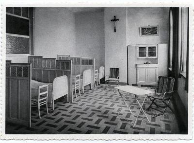 De ziekenkamer van de Deinse Sint-Vincentiuskostschool.