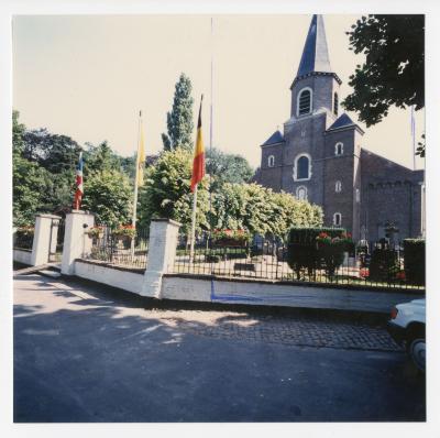 De Sint-Alegondiskerk met omliggend kerkhof