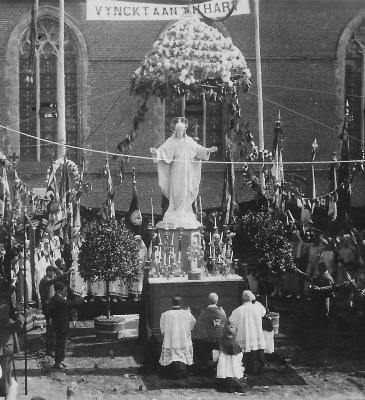 Eucharistieviering aan het Heilig Hartbeeld van Vinkt