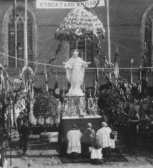 Eucharistieviering aan het Heilig Hartbeeld van Vinkt