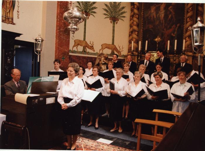 Het kerkkoor van Zeveren aan het eind van de jaren 1990