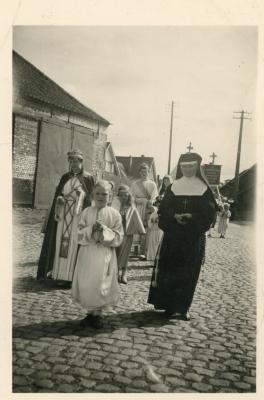 Processie in de Zeverse Leeuwstraat