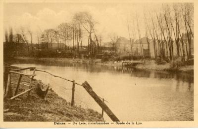 De Leieboorden langs de Gentsesteenweg te Petegem-aan-de-Leie