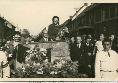 Verzetvrouw Marie-Joseph Versichele wordt feestelijk ingehaald in haar geboortestad Deinze