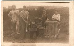 Steenbakkers met Hector De Stoop (Semmerzake) en een van de eerste madelons met persstok