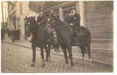 Ruiters in de Scheldestraat