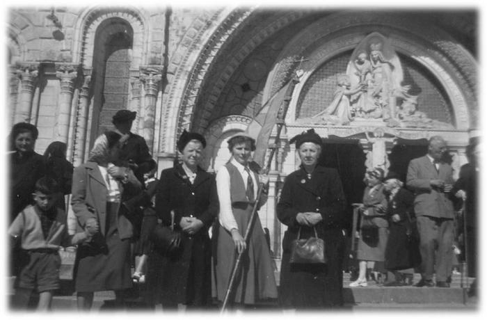 Op reis naar Lourdes in 1954.