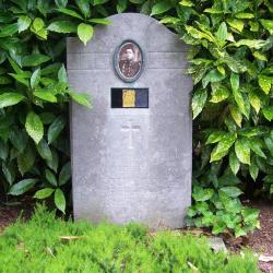 Oorlogsgraf  Maurice Corbisier op de begraafplaats van Deinze