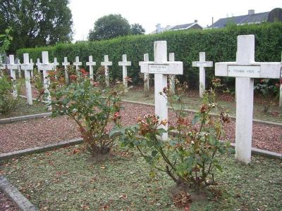Perk voor de gesneuvelde Franse soldaten uit W.O.I op de begraafplaats van Petegem-aan-de-Leie
