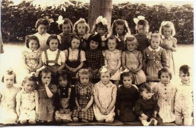 Klasfoto meisjesschool Bachte-Maria-Leerne 1949.