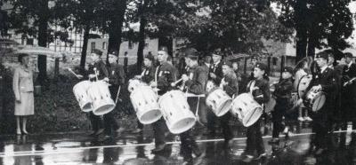 De trommelaars van Sint-Cecilia op de verbroederingsfeesten in Eicken-Bruche