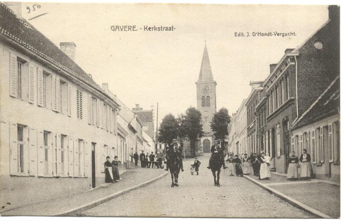 Achterzijde van Gavere Kerkstraat met twee Friese ruiters