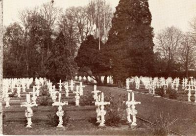 Degens op de Franse militaire begraafplaats van Machelen-aan-de-Leie
