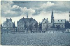 De voorzijde van Godshuis de Lichtervelde