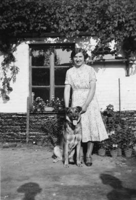 Antoinette D'Haenens met hond